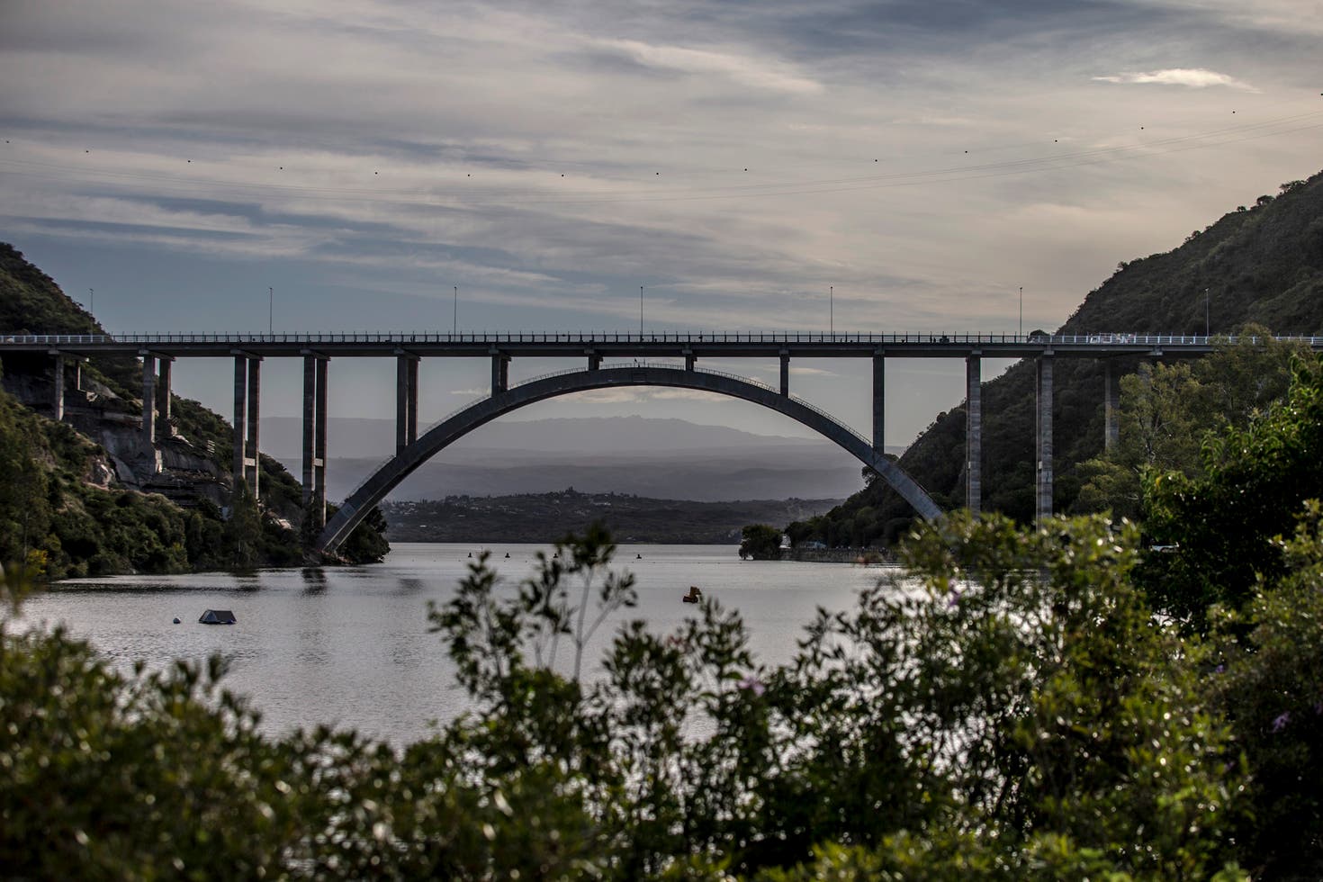 Conocé el nuevo puente arco sobre el lago San Roque en Córdoba